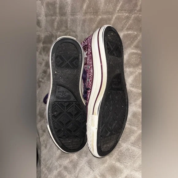 Purple Print high top Chuck Taylor Converse, Size-5 - Picture 4 of 6